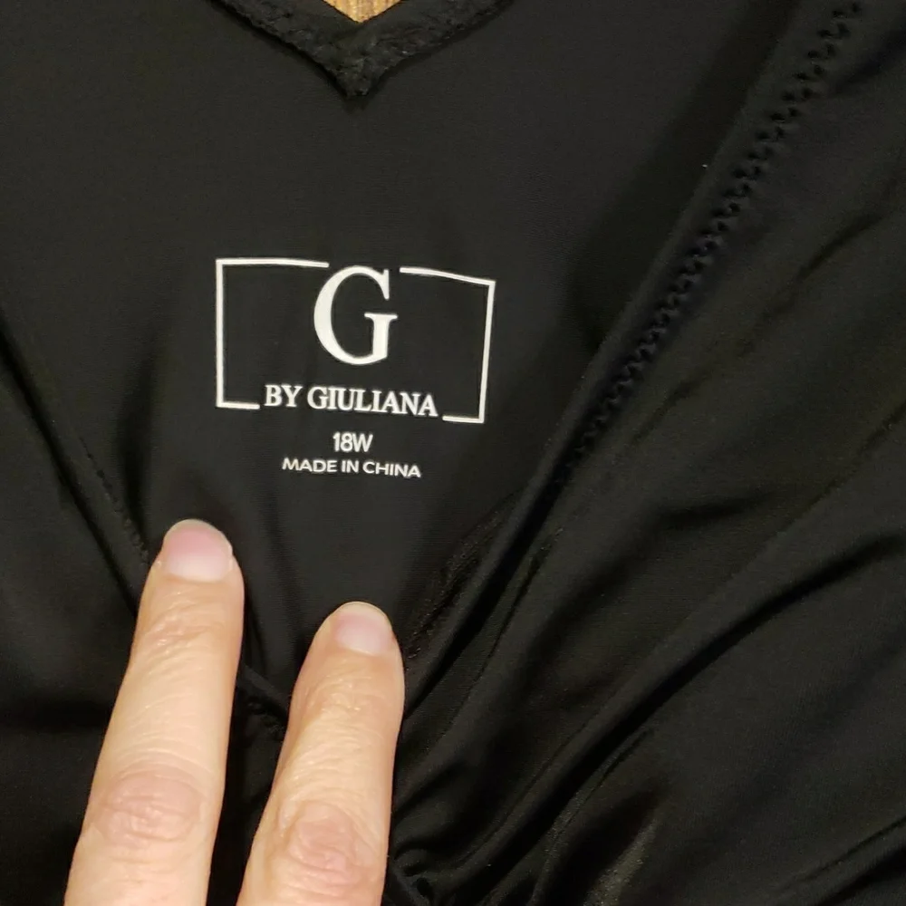 G by Giuliana Black Sheer Long-Sleeve V-Neck One-Piece Swimsuit - Picture 5 of 10